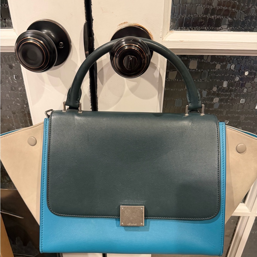 Chic Two-Tone Handbag